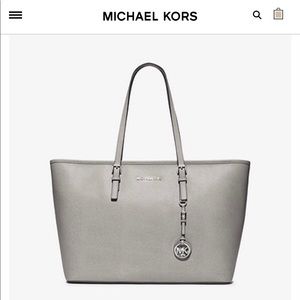 Offers welcome!!🚨Michael Kors Purse like new!